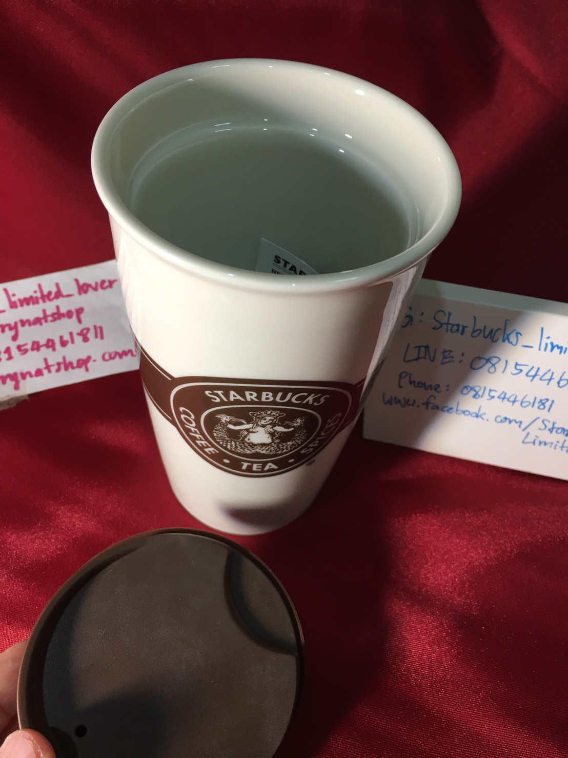 ใบนี้ห้ามพลาด งานแรร์เลยค่ะ เป็นโลโก้แรกของสตาร์บัคส์ที่ปรากฏแก่สายตาชาวโลก ใบในตำนานค่ะStarbucks Ceramic Travel Mug 2012 The First Store Brown Logo & Black Lid 12oz
