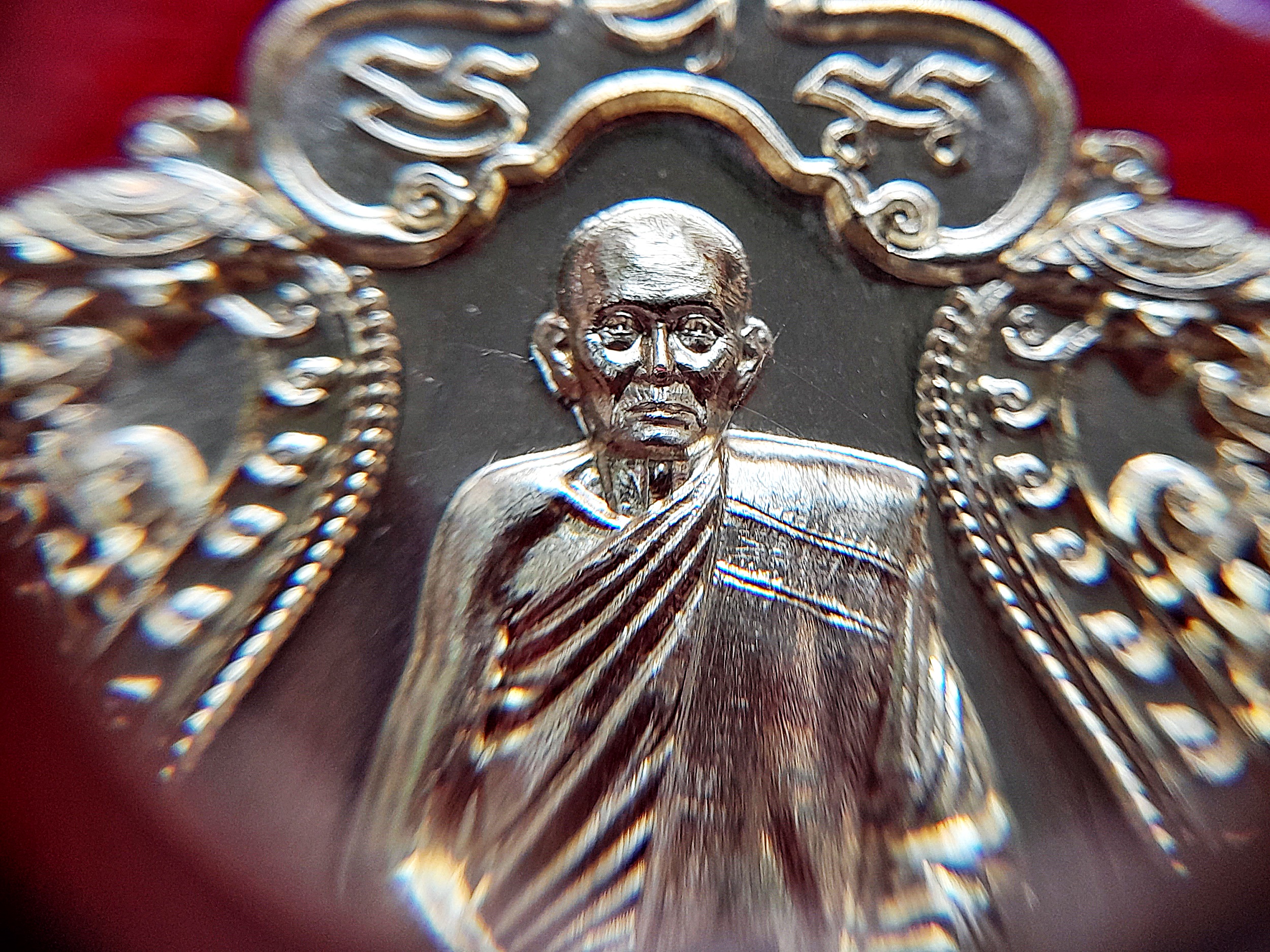 เหรียญ หลวงพ่อกวย (รุ่นแรก ทรงเสมา ฐานหน้า#พญาเสือโคร่ง(#มหาอำนาจ) หลัง พญา #หนุมาน4กร(#ครูแรง) (#ธงชัย #พระขรรค์ #จักร #ตรีศูล)) ปี2565 เนื้อทองลำอู่ (มวลสารชั้นครู ทองชนวนผสมทองคำ) #รับประกันแท้