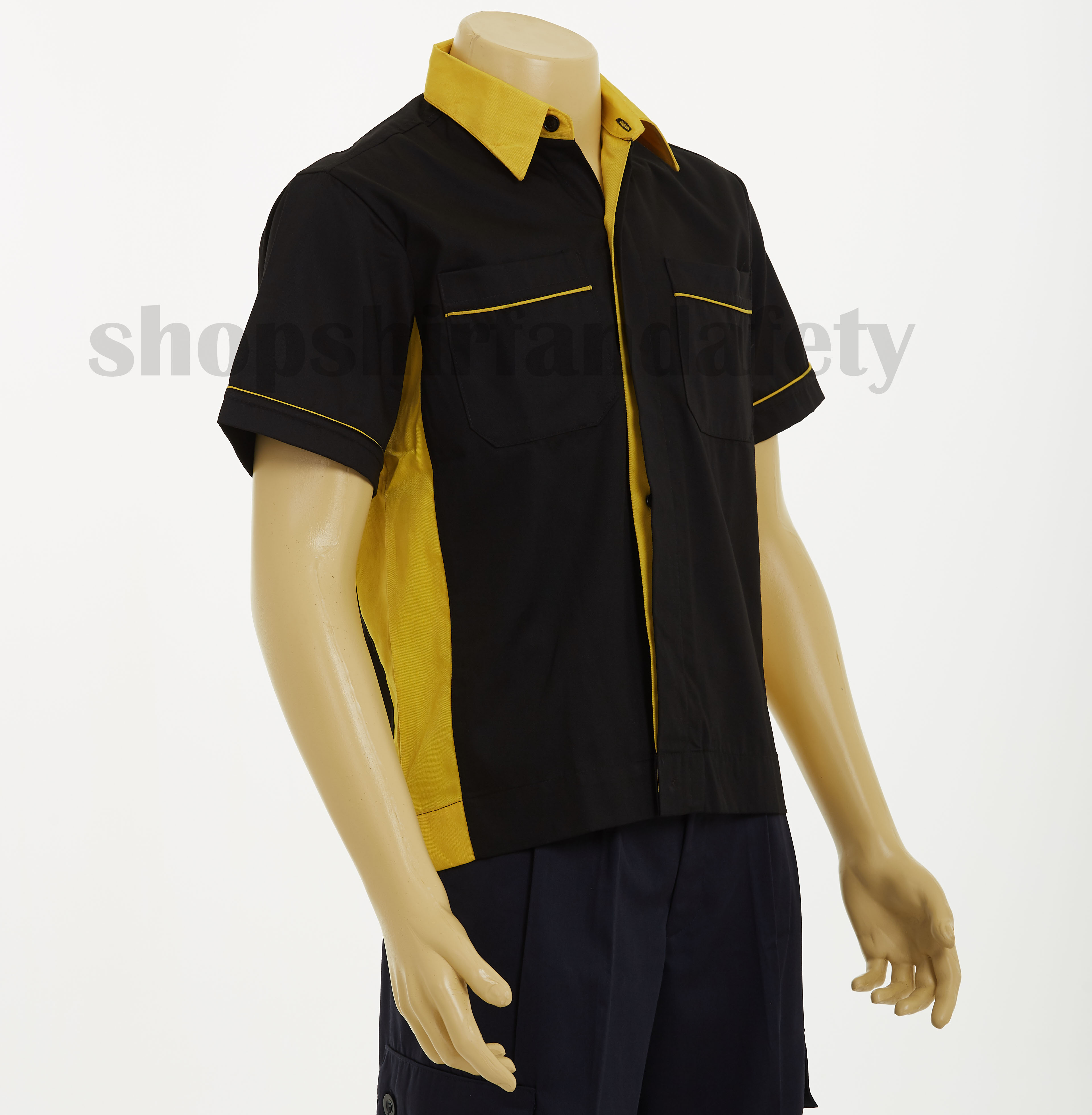 เสื้อช็อปแขนสั้นแบบดำข้างเหลืองกระดุมซ่อนสาบ