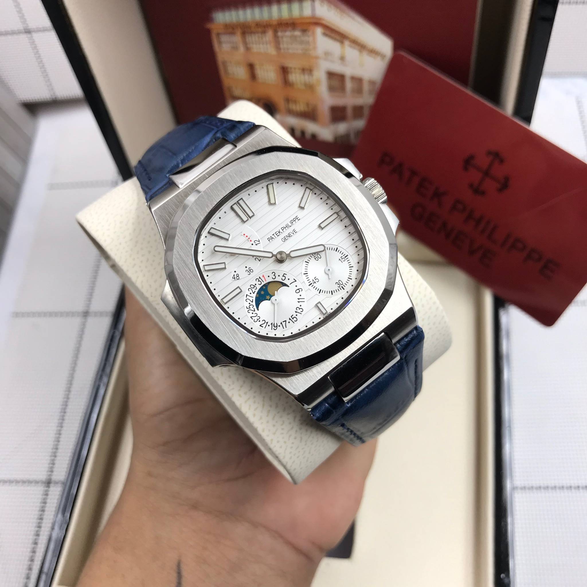 นาฬิกา Patek Philippe รุ่น Men"s Nautilus Power Reserve Moonphase Calendar