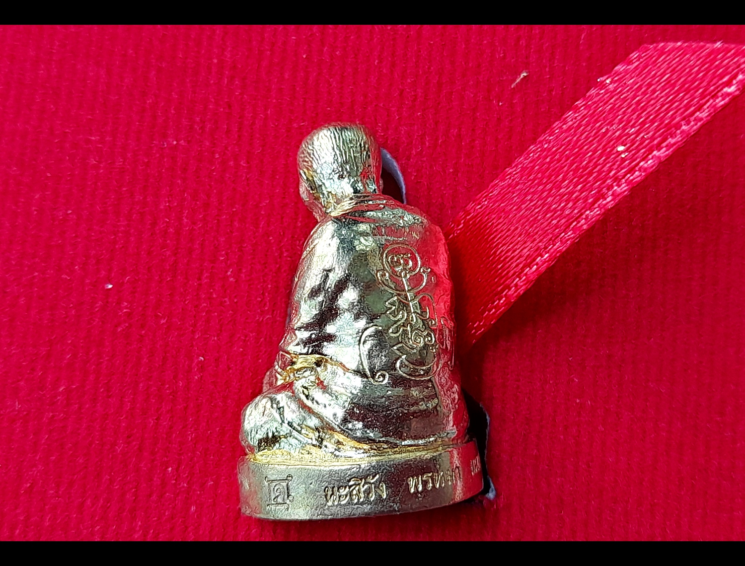 รูปหล่อ หลวงพ่อกวย วัดโฆสิตาราม ทำน้ำมนต์ (เข้าพิธีอฐิษฐานจิตปลุกเสก39พิธี) ฐานบรรจุมวลสารเก่าและ#เกศา#จีวร หลวงพ่อกวย (ขนาดห้อยคอ 1.5ซม) ปี2561 #รับประกันแท้