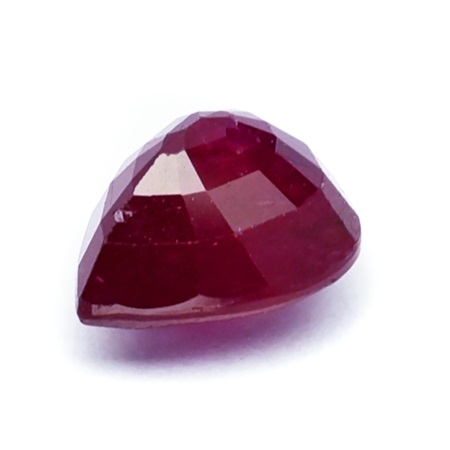 Natural Ruby (Unheated) พลอยเนื้อแข็ง รูปหยดน้ำ ไม่ผ่านการเผา น้ำหนัก 1.71 กะรัต สีแดงสวย สีหวาน ความสะอาดมองตาเปล่ามีตำหนิหน้าเนียน ภายในเม็ดมีตำหนิ