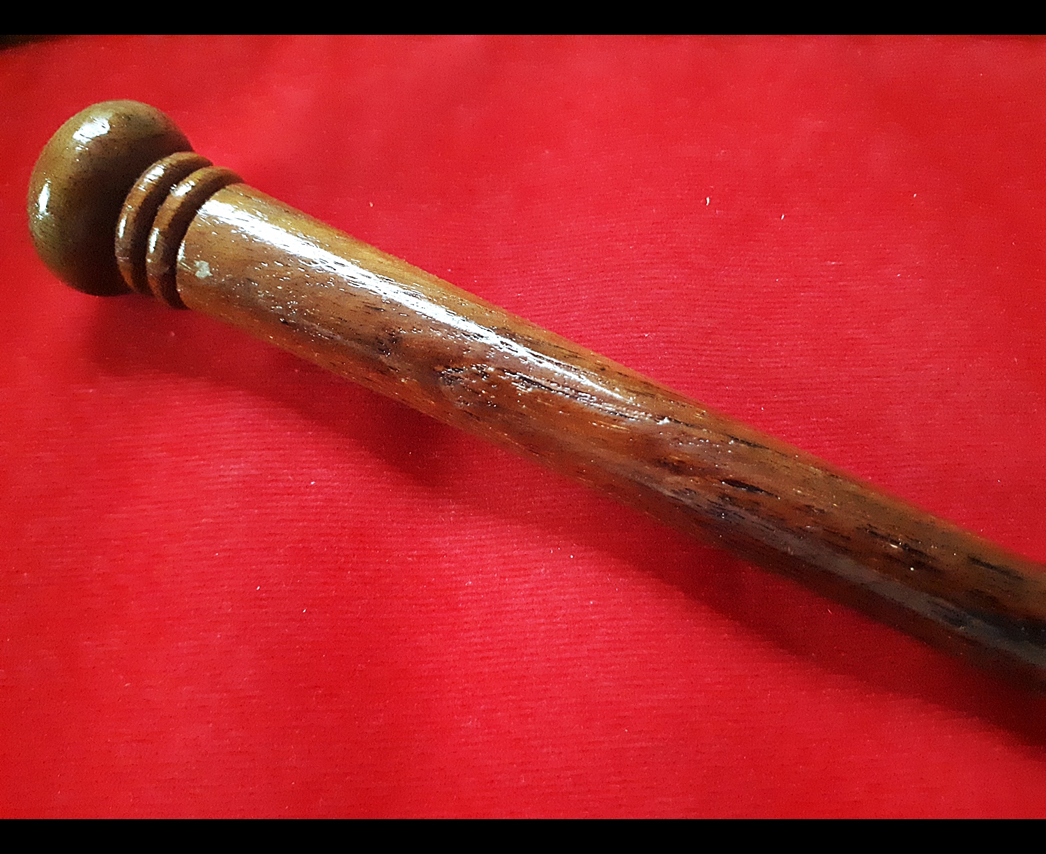 ไม้ครู (ทำจากเนื้อไม้คานโบสถ์ วัดพระพุทธบาท จ.สระบุรี) - (อานุภาพ มหาอำนาจคุมบริวาร อีกทั้งลาภและความเจริญ ด้วยจากบารมีครู) ยาว7นิ้ว