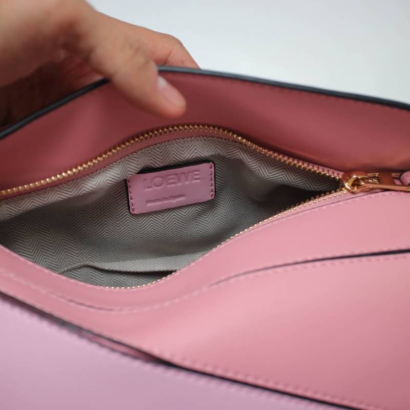 กระเป๋า loe puzzle bag 12 นิ้ว สีชมพูอ่อน