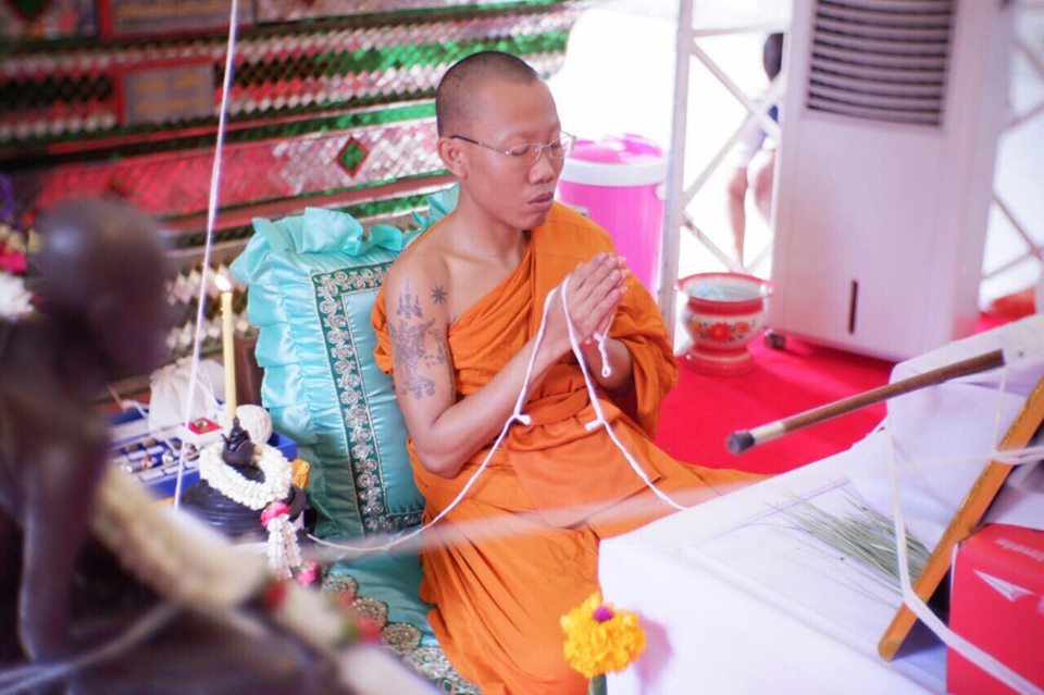 พระนางพญา(มนต์พระกาฬ) หลังพระสีวลี ปัดผงเงิน เนื้อผง ปี2562