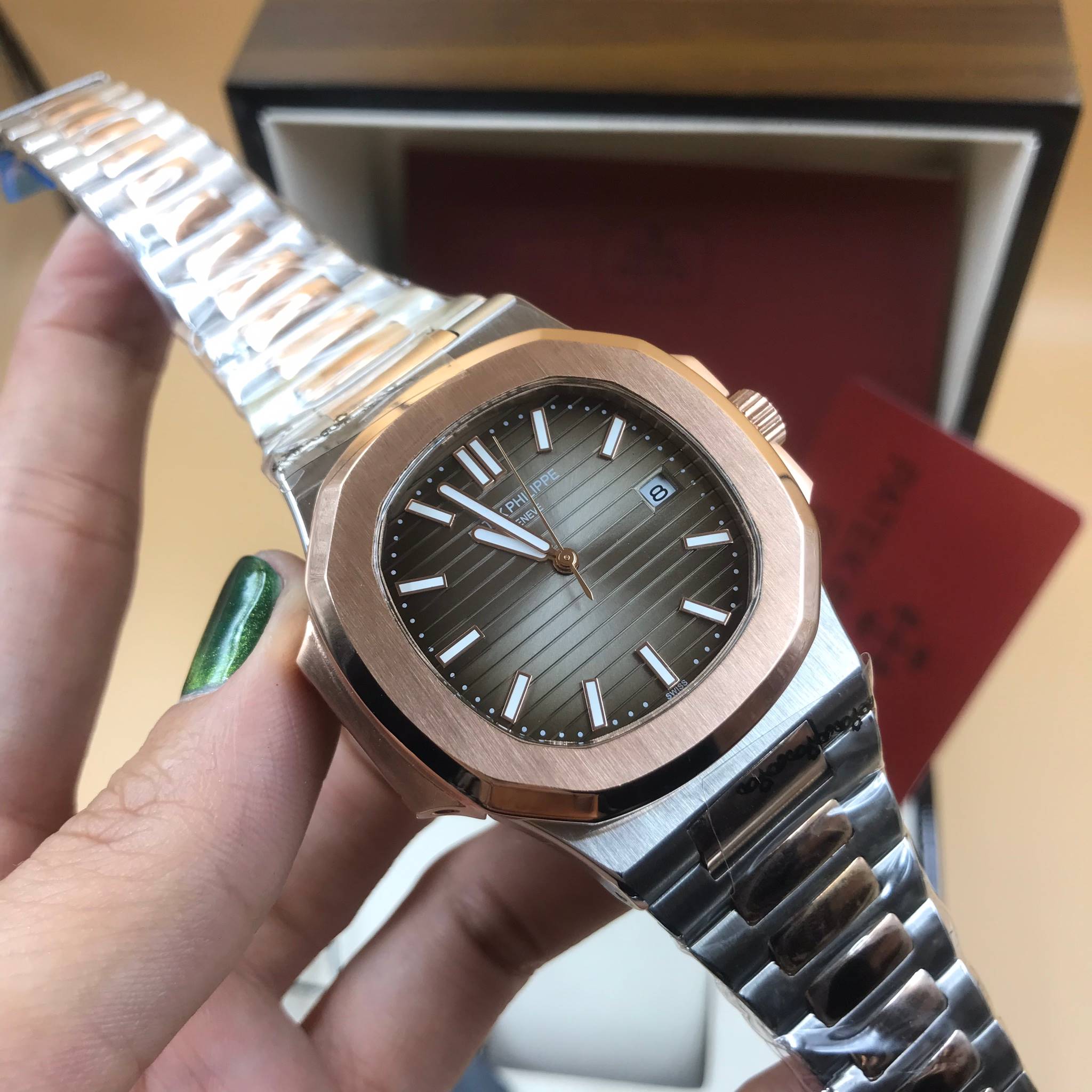 นาฬิกา Patek Philippe รุ่น Men Nautilus สายเลสสี 2K งาน Mirror Swiss หน้าน้ำตาล