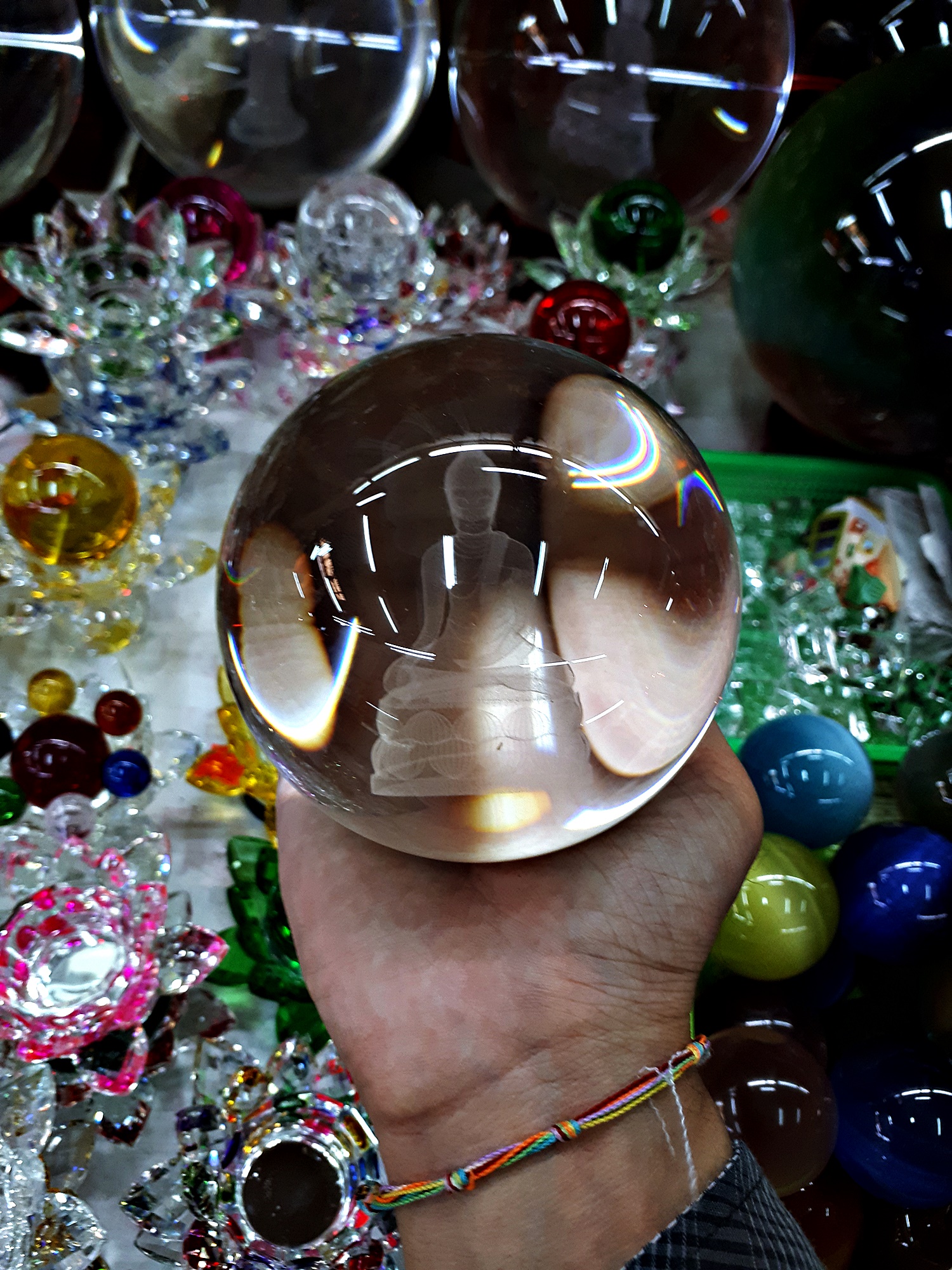 ลูกแก้ว ลาย พระพุทธรูป 3มิติ ขนาด 10ซม (4นิ้ว) พร้อมฐานวางหมุนได้