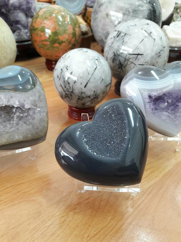 ก้อนอาเกต ตกผลึก เจียรูปทรงหัวใจ