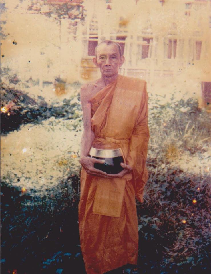 รูปหล่อ หลวงพ่อกวย วัดโฆสิตาราม(วัดบ้านแค) อุ้มบาตร (องค์ใหญ่ สูง20นิ้ว) ปี2556 #รับประกันแท้ - เนื้อโลหะทองเหลืองชนวนมวลสารรมดำ ใต้ฐานอุดมวลสาร