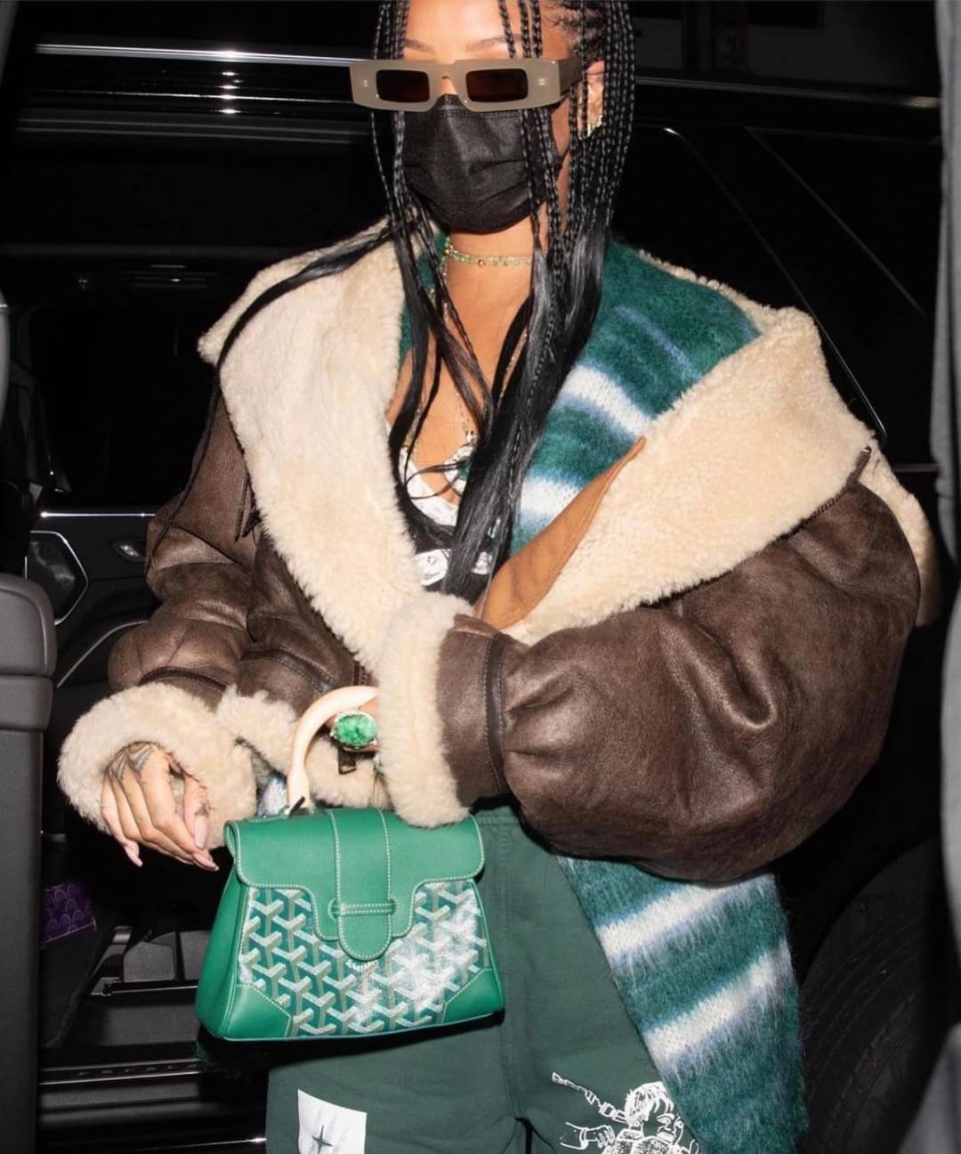 กระเป๋า goya mini saigon bag 20 cm มีหลายสีสอบถามได้ค่ะ