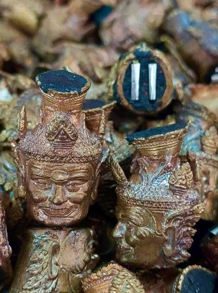 เศียรพ่อแก่ หลวงปู่หมุน