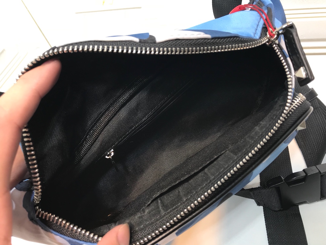 กระเป๋า valen men คาดอก คาดเอว ลายทหารสีน้ำเงินฟ้า