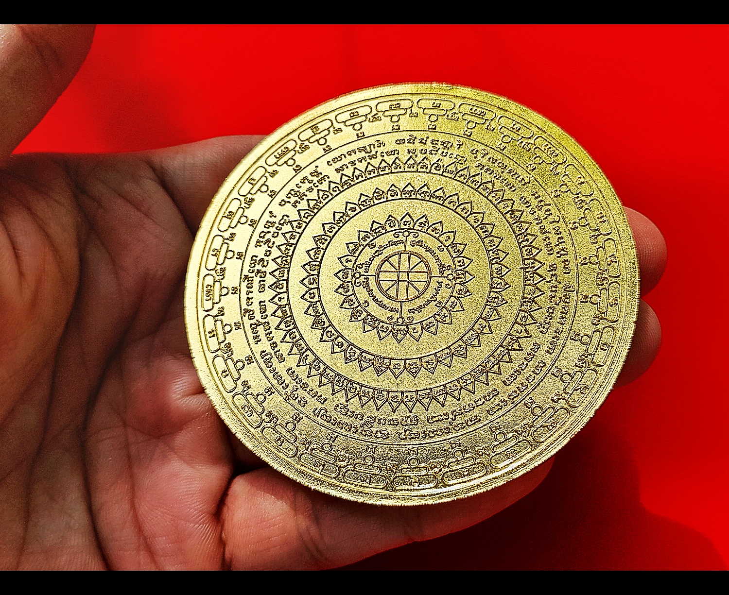 เหรียญพุทธบารมี ยันต์สุริยาทรงกลด(เพื่อความเจริญรุ่งเรื่อง) เนื้อชิน(ชุบทองเพิ่ม)(รับพลังงานรองจากทองคำ) (ขนาด7ซม) รุ่น3 ปี2562 หลวงพ่อเล็ก วัดท่าขนุน (เหรียญสมเด็จองค์ปฐม) #รับประกันแท้