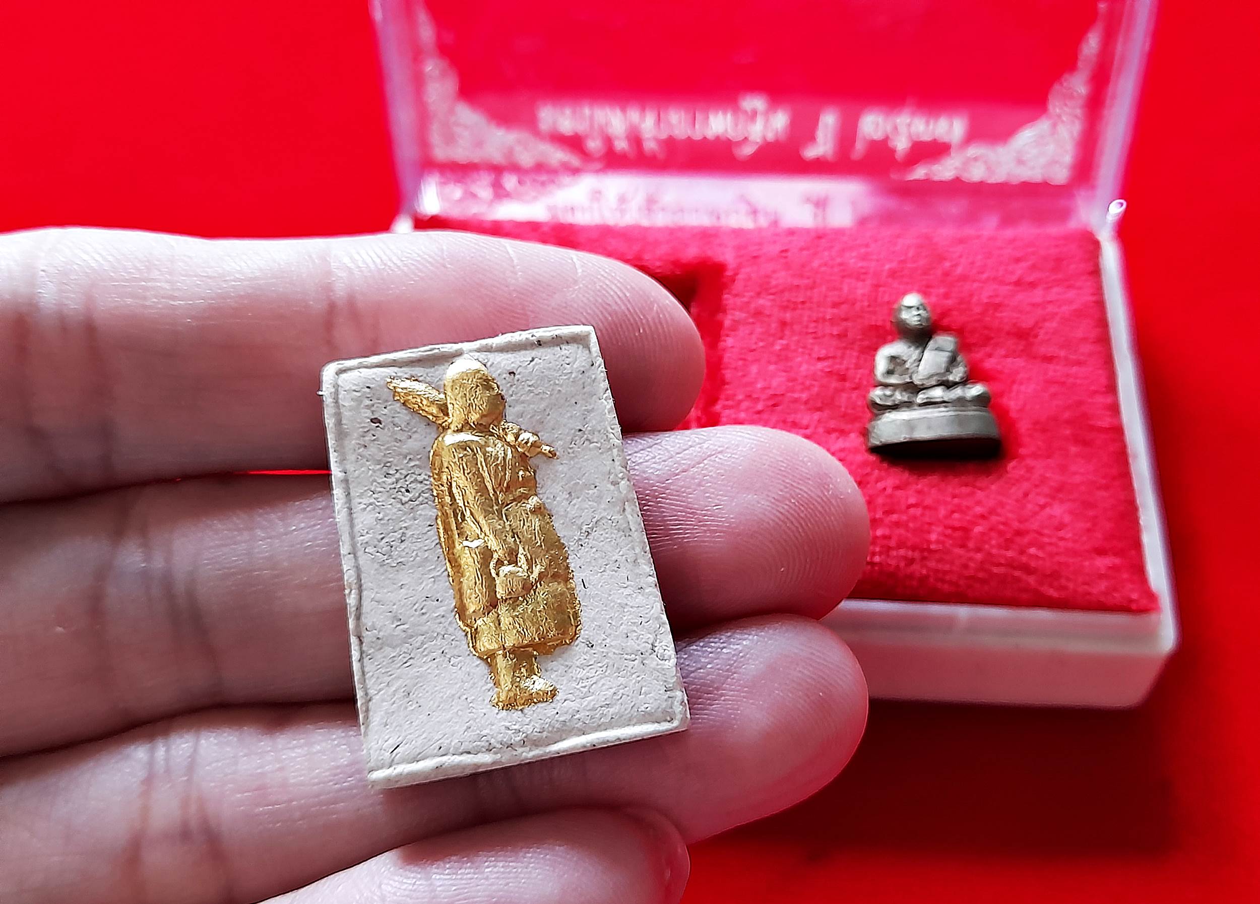 พระพุทธชินราช หลัง รูปเหมือน หลวงพ่อยงยุทธ ออกธุดงค์ ปิดทองเดิม เนื้องผง(เส้นผมเกศา พลอยเสก) + รูปหล่อ เต็มองค์ เนื้อโลหะ (ชุดกฐิน) ปี2537 #รับประกันแท้และทัน - หลวงพ่อยงยุทธ วัดเขาไม้แดง จ.ชลบุรี