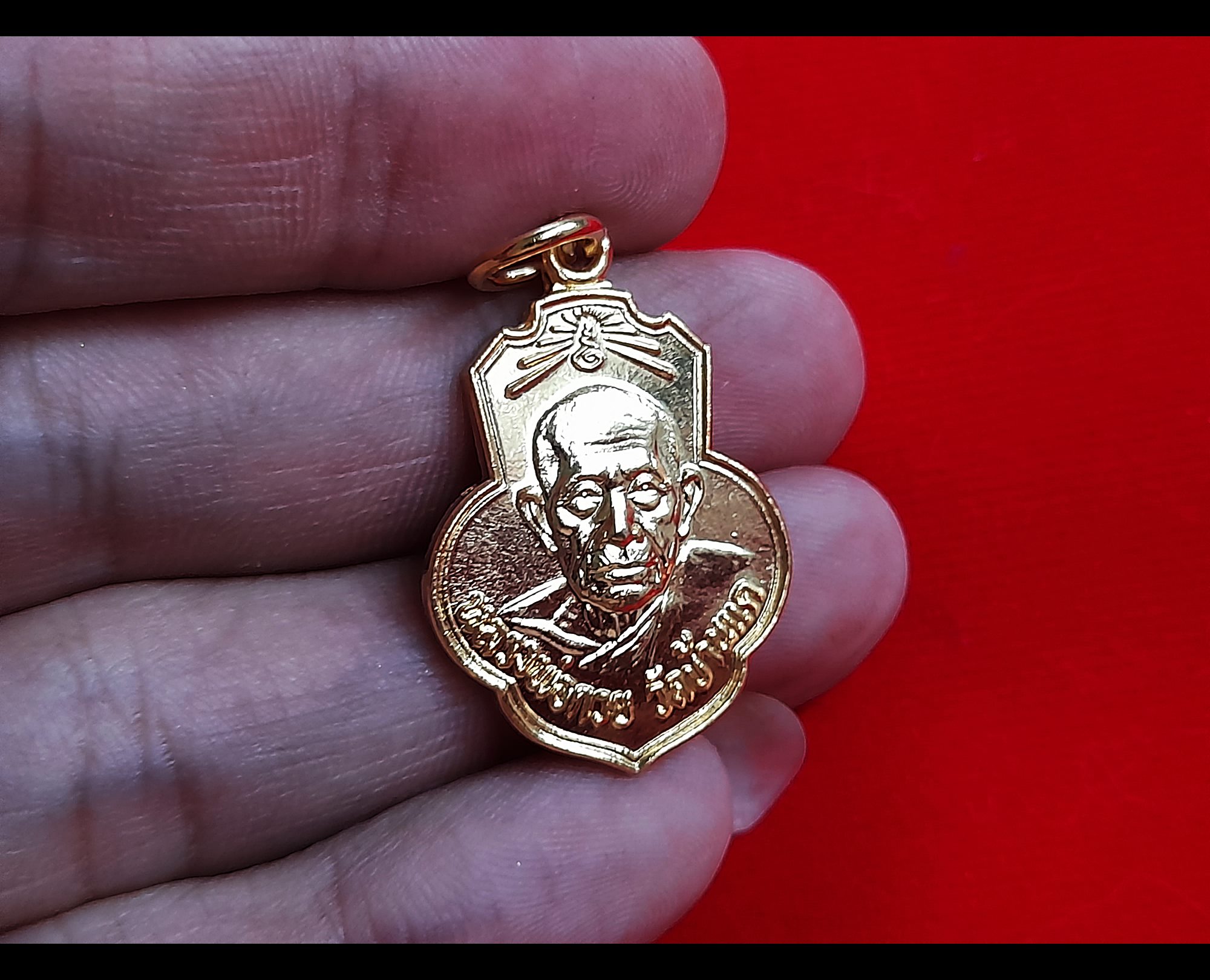 เหรียญ หลวงพ่อกวย วัดโฆสิตาราม หลังยันต์ครู ยันต์พระเจ้าอมโลก(นะโมพุทธายะ) เนื้อกะไหล่ทองคำ (หลังตอกโค็ด2จุด #อักษรจีน #ยันต์ดวงแก้วพระสีวลี) ปี2562 #รับประกันแท้ - #พิธีดีมากดวงจิตหลวงพ่อกวยมาเสกให้เอง