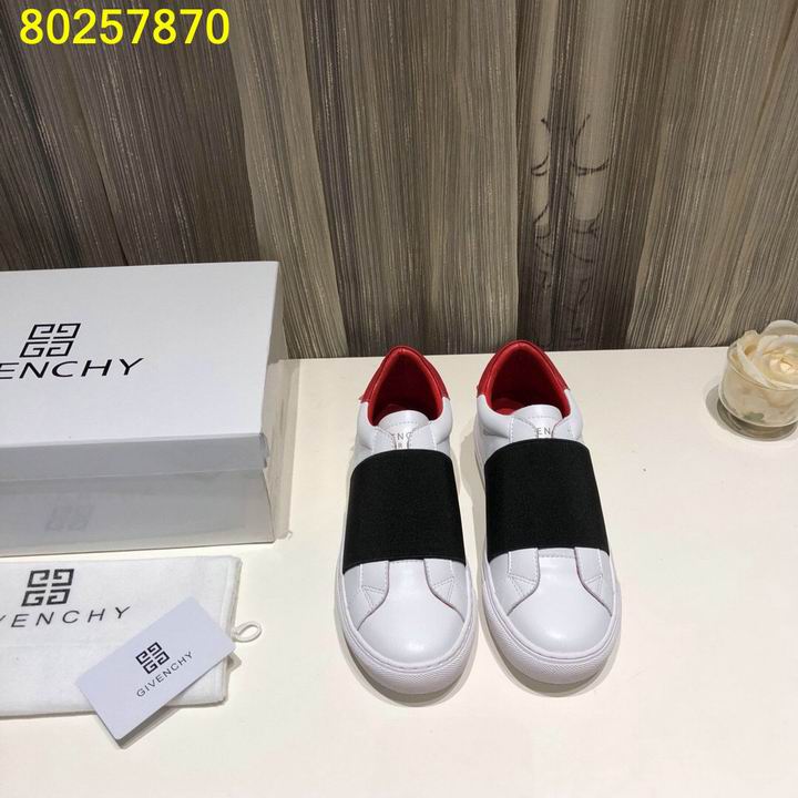 given men แบบอีกเยอะกดดูด้านในค่ะ size 38-44 ,45-46 มีบางแบบ