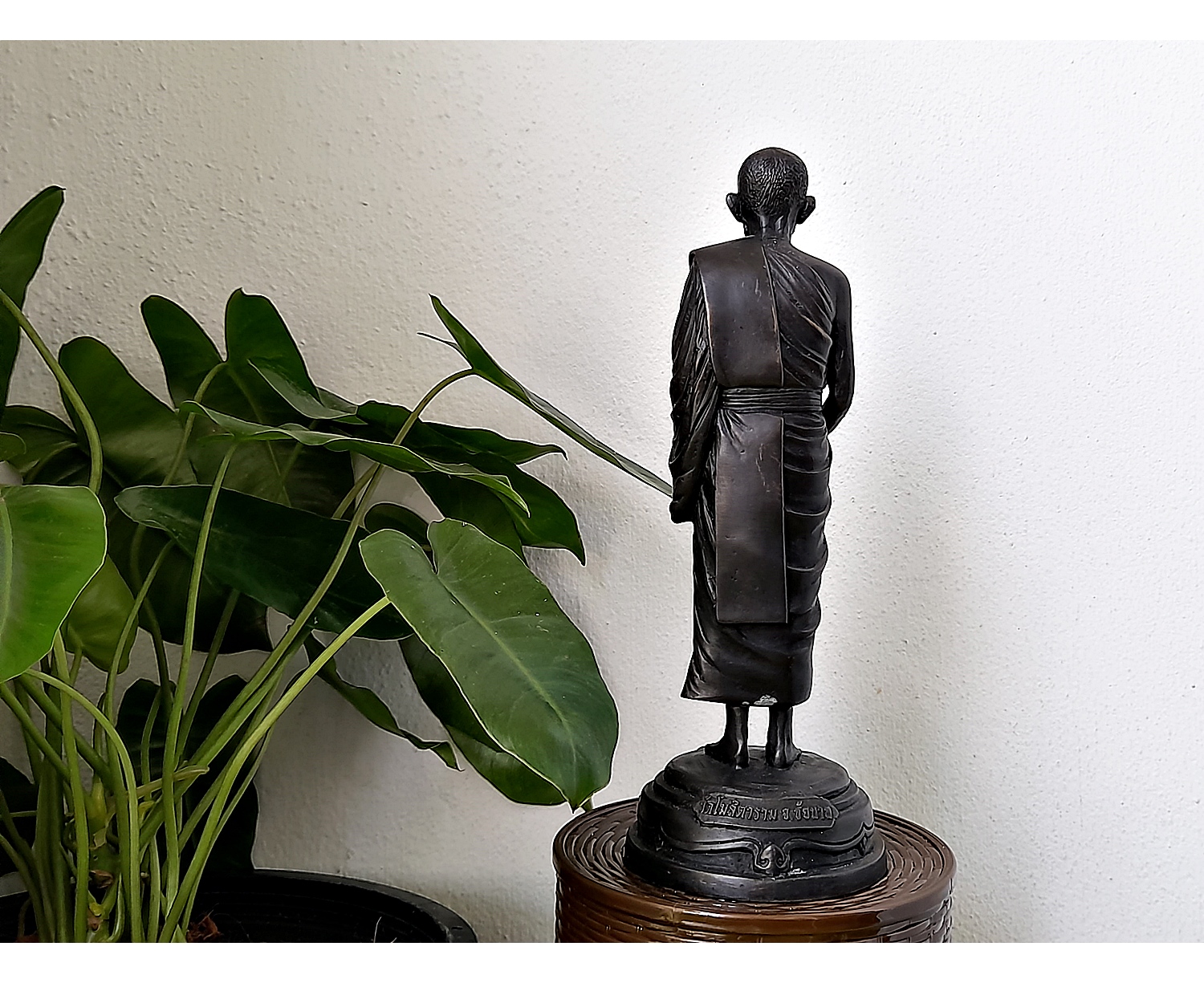 รูปหล่อ หลวงพ่อกวย วัดโฆสิตาราม(วัดบ้านแค) อุ้มบาตร ถือบาตร(มหาลาภ) (ขนาดบูชาสูง 9นิ้ว) เนื้อทองเหลืองโลหะ ฐานบรรจุมวลสารเก่าหลวงพ่อกวย ปี2561 งานกฐิน - #สร้างและปลุกเสกจากวัดโฆสิตาราม #รับประกันแท้