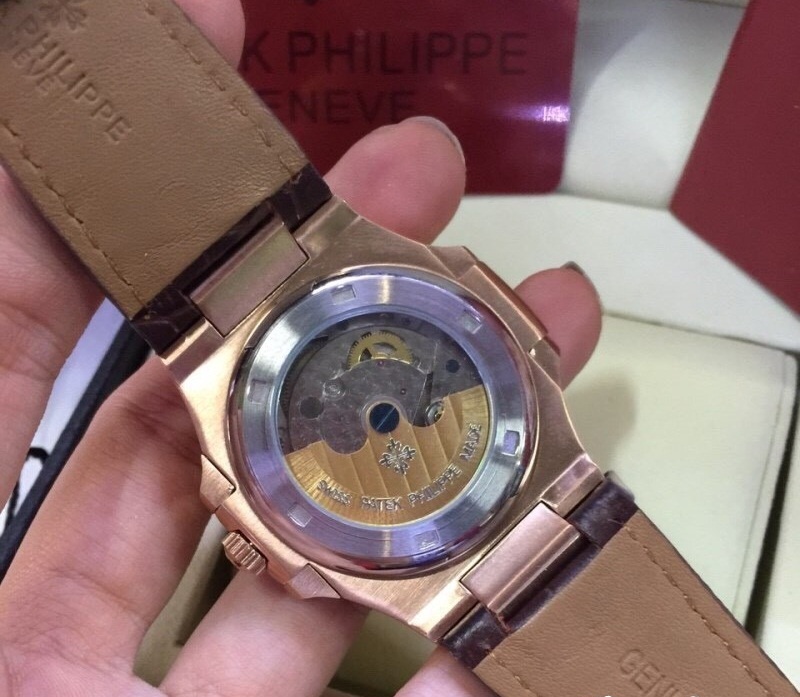 นาฬิกา Patek Philippe รุ่น Nautilus สี Pink Gold สายหนังสีดำ