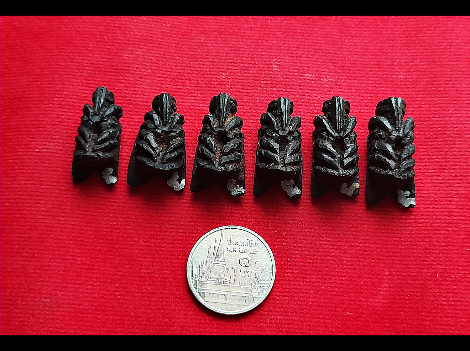 แมลงภู่ (แมงภู่ แมงบู๊) แกะสลัก เนื้อไม้งิ้วดำ (ฝั่งเข็มบรรจุด้วยปรอทป่าแท้) ปี2563