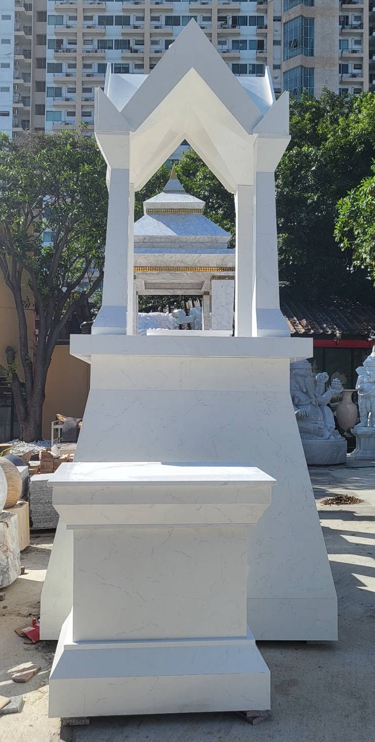 ศาลพระพรหมหินอ่อนขาวลาย ขนาด108*108 ซม พร้อมโต๊ะไหว้