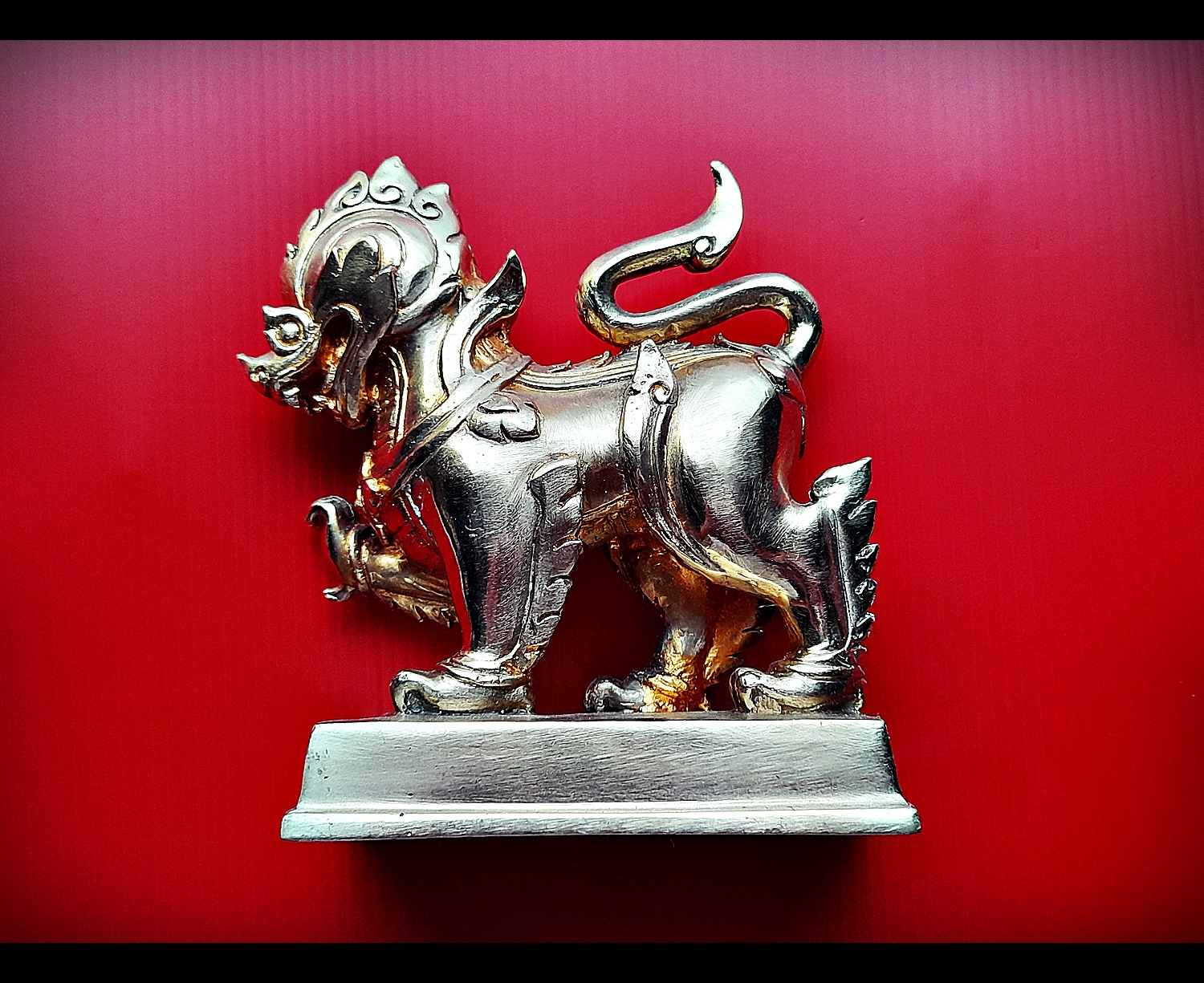 สิงห์ มหาราช เนื้อทองเหลืองผสมชนวน ขนาดตั้งบูชา (ขนาดประมาณ สูง16ซม กว้าง14ซม) (เข้าพิธีปลุกเสกอฐิษฐานจิตแล้ว ตามสายวิชา หลวงพ่อเดิมวัดหนองโพธิ์) ปี2563 - เป็นมหาอำนาจ กำลังของพ่อ #รับประกันแท้