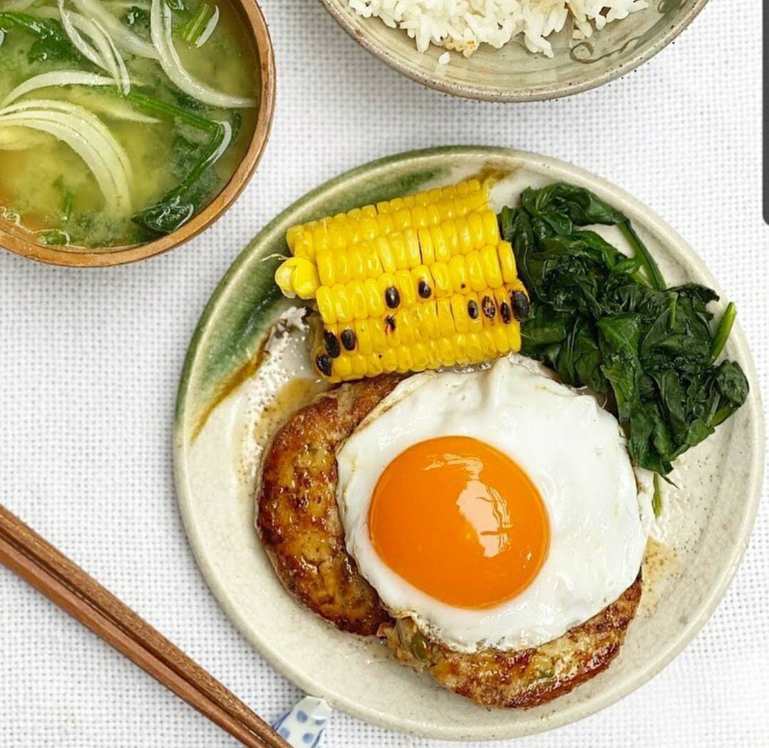 สเต็กไก่แฮมเบิร์ก (2 ชิ้น) ซอสเทอริยากิ