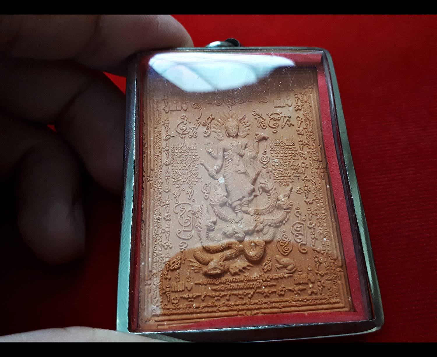 เหรียญ อาจารย์หม่อม นิรนามไตรภูมิ(หน้าอาจารย์ตอนท่านบวช) หลัง ท้าวมหาพรหมชินบัญชร (สีส้ม เนื้อผงฝั่งเหล็กไหล มวลสาร เกศา สมิงเหล็กไหล ผงอื่นๆ)