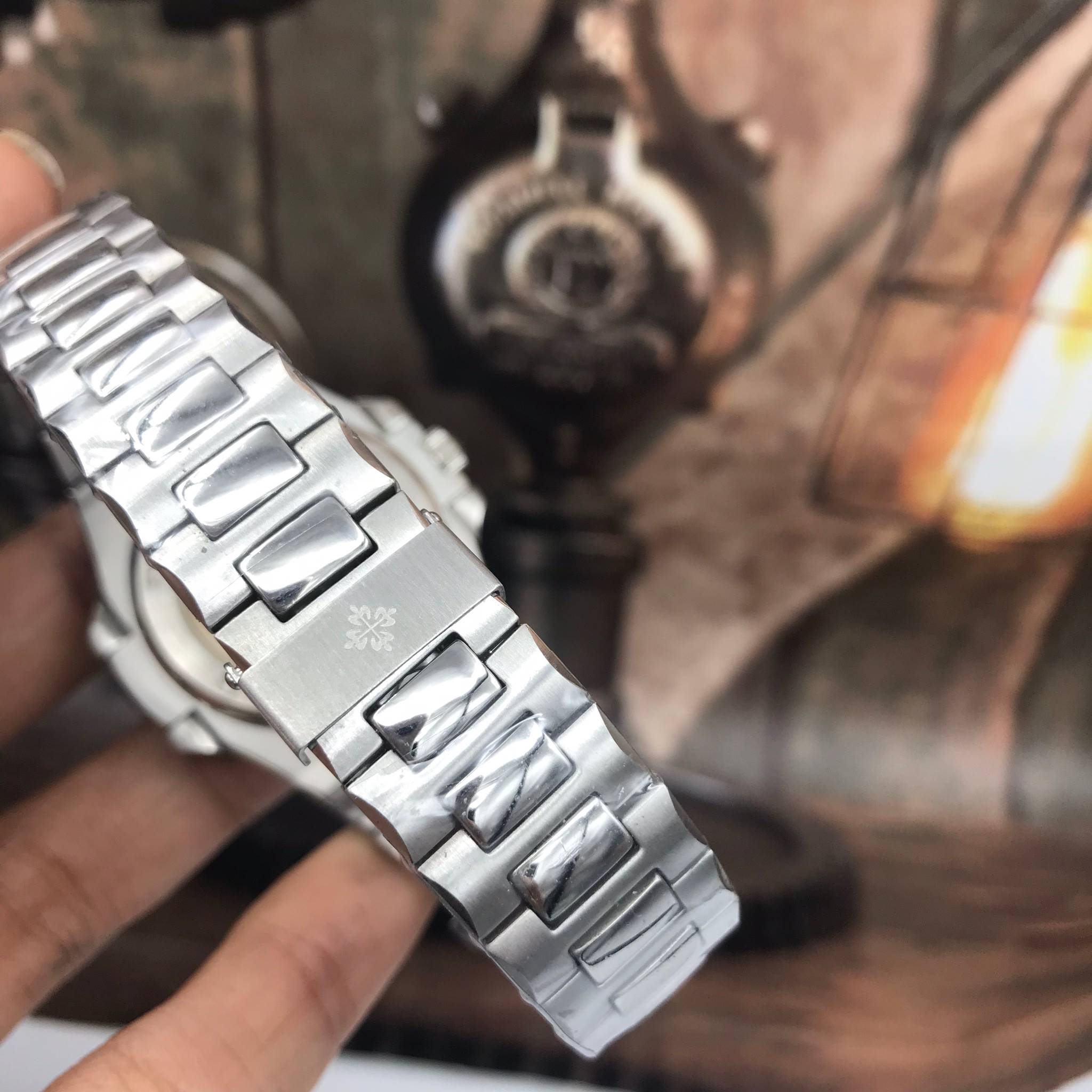 นาฬิกา Patek Philippe รุ่น Men's Nautilus Chronograph สีเงิน สายเลสสีเงิน หน้าปัดสีน้ำเงิน