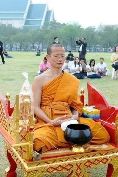 สมเด็จองค์ปฐม ทรงเครื่องพระจักรพรรดิ์ เนื้องผง ปี2555 #รับประกันแท้ - (สมเด็จองค์ปฐม บรมจักรพรรดิ์ พระทันตธาตุภูฏาน) - หลวงพ่อเล็ก วัดท่าขนุน