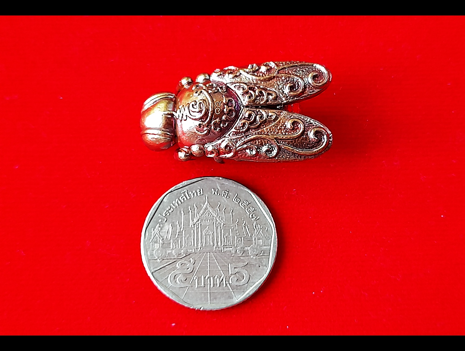 พญาแมลงภู่คำ กายสิทธิ์(สีเหลือบรุ้ง) เนื้อโลหะธาตุกายสิทธิ์ เหล็กไหลสุริยันราชา ผสมชนวนเนื้อเงินมหาสะท้อน ก้นบรรจุปรอทตามตำรา ปี2564 (ปลุกเสก16พิธี มหาโสฬสมหามงคล) #รับประกันแท้