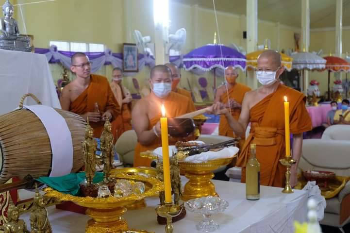 รูปหล่อ ท่านปู่พระอินทร์-ท่านย่า เนื้อทองเหลือง (ขนาดหน้าตัก9นิ้ว สูง13นิ้ว โค็ด หมายเลข55 จัดสร้าง80องค์ ) ปี2563 #รับประกันแท้ - หลวงพ่อเล็ก วัดท่าขนุน