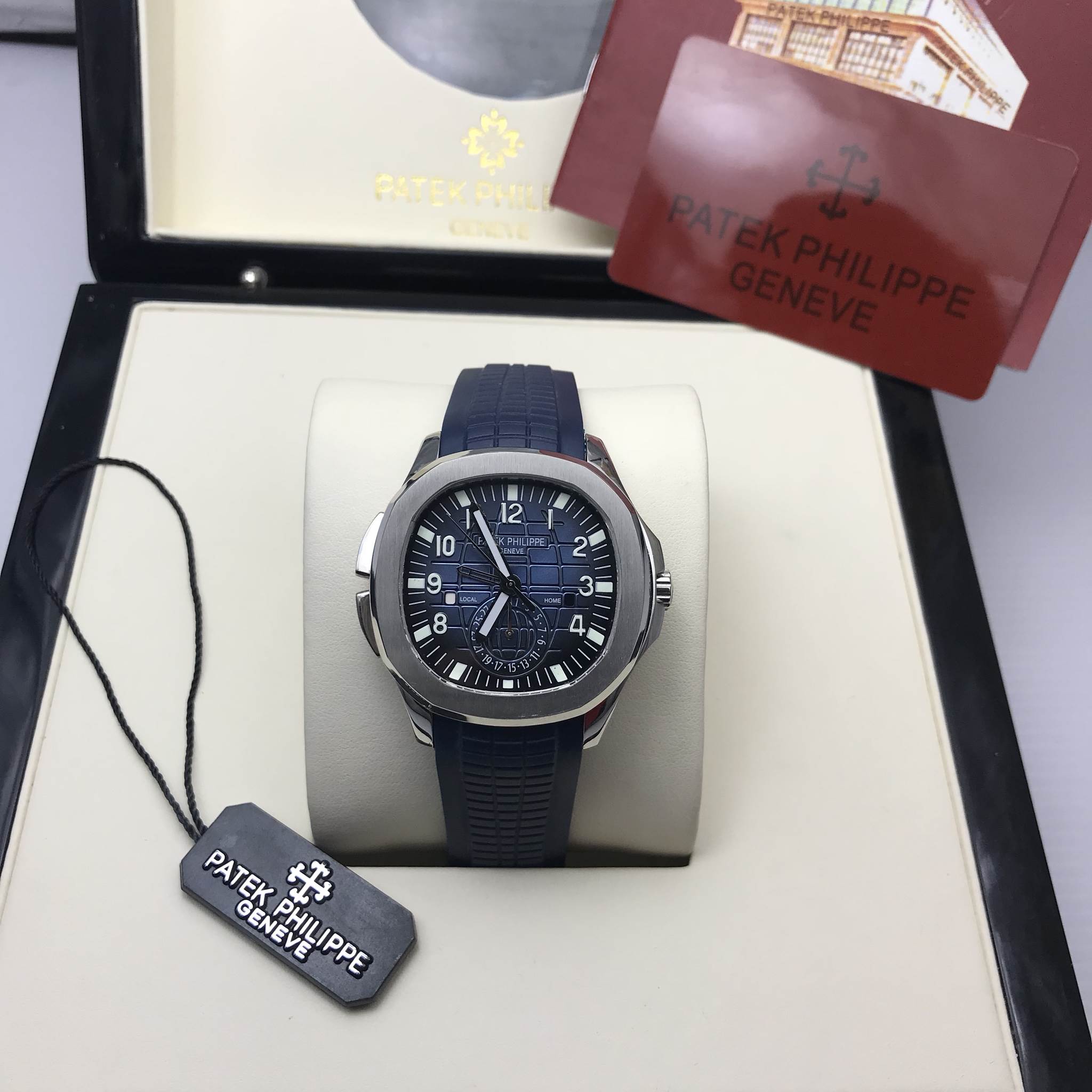 นาฬิกา Patek Philippe Aquanaut Travel Time Reference 5164R หน้านํ้าเงินขอบเงินสายนํ้าเงิน