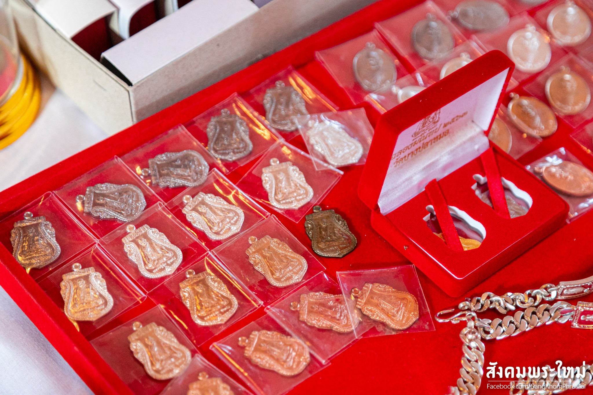 พระพุทธ ประทับทรงไก่(ขี่ไก่ ทรงไก่ หมายถึง ไก่หากินเก่ง) เนื้อผงมวลสารเก่า ปี2537 #รับประกันแท้ - (หลวงพ่อเล็ก วัดท่าขนุน ปลุกเสก วัดหลวงพ่อสุ่น วัดบางปลาหมอ ใน ปี2563)