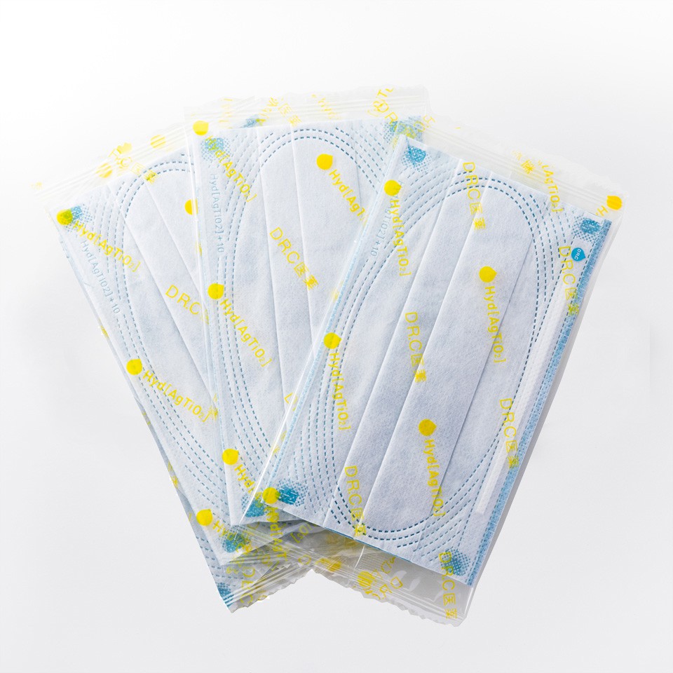 หน้ากากอนามัยสำหรับผู้ใหญ่ DR.C HydroSilver Titanium +10 Mask