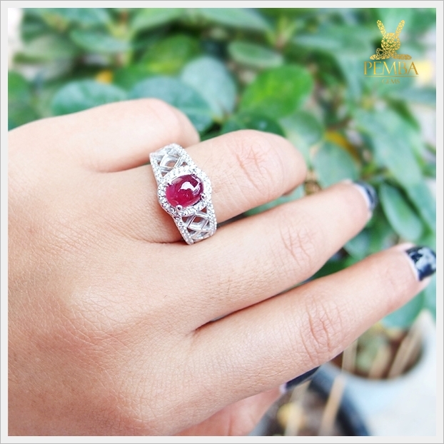 แหวนทับทิมแท้ ทรงหลังเบี้ย สีแดงเลือดนก สวยเก๋ดูดีมีสไตล์ แหวนพลอยแท้