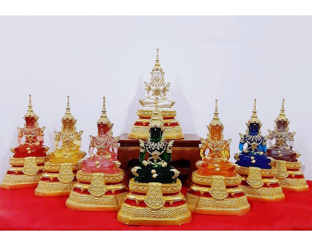 พระแก้วมรกต หน้าตัก5นิ้ว (ครบชุด8สี 8องค์) - (สีขาว สีแดง สีเหลือง สีชมพุ สีเขียว สีส้ม สีฟ้า สีม่วง)