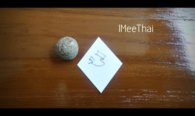 ลูกอม (ชานหมาก เกศา อัดรวมมวลสาร และ รูปจากมือ) หลวงพ่อพูน วัดบ้านแพน