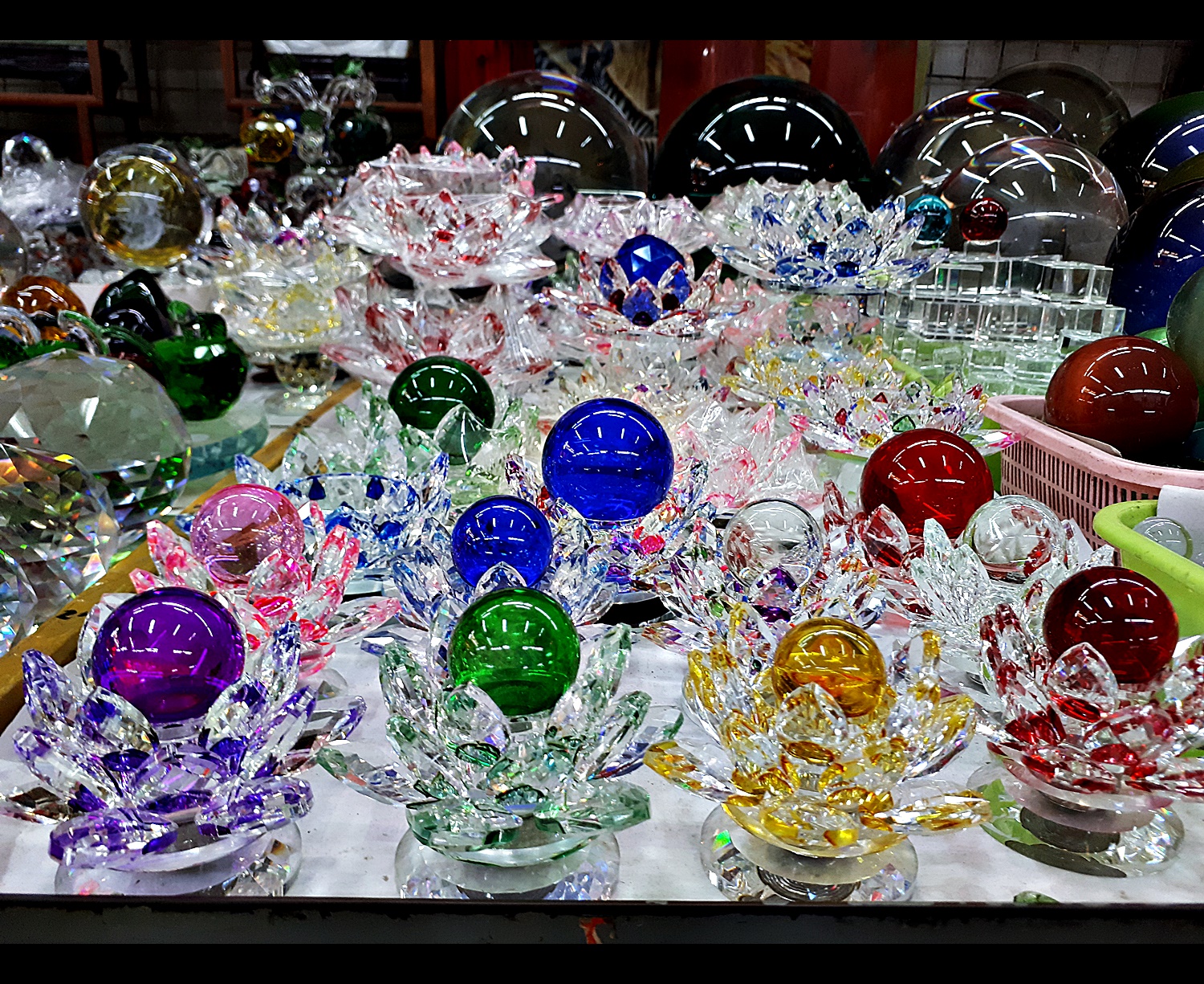 ฐานวางลูกแล้ว ขาตั้งที่วางลูกแก้ว ฐานคริสตัลกลีบดอกบัว2ชั้น คละสีต่างๆ หลากสี หลายขนาด (ขายปลีก ขายส่ง)