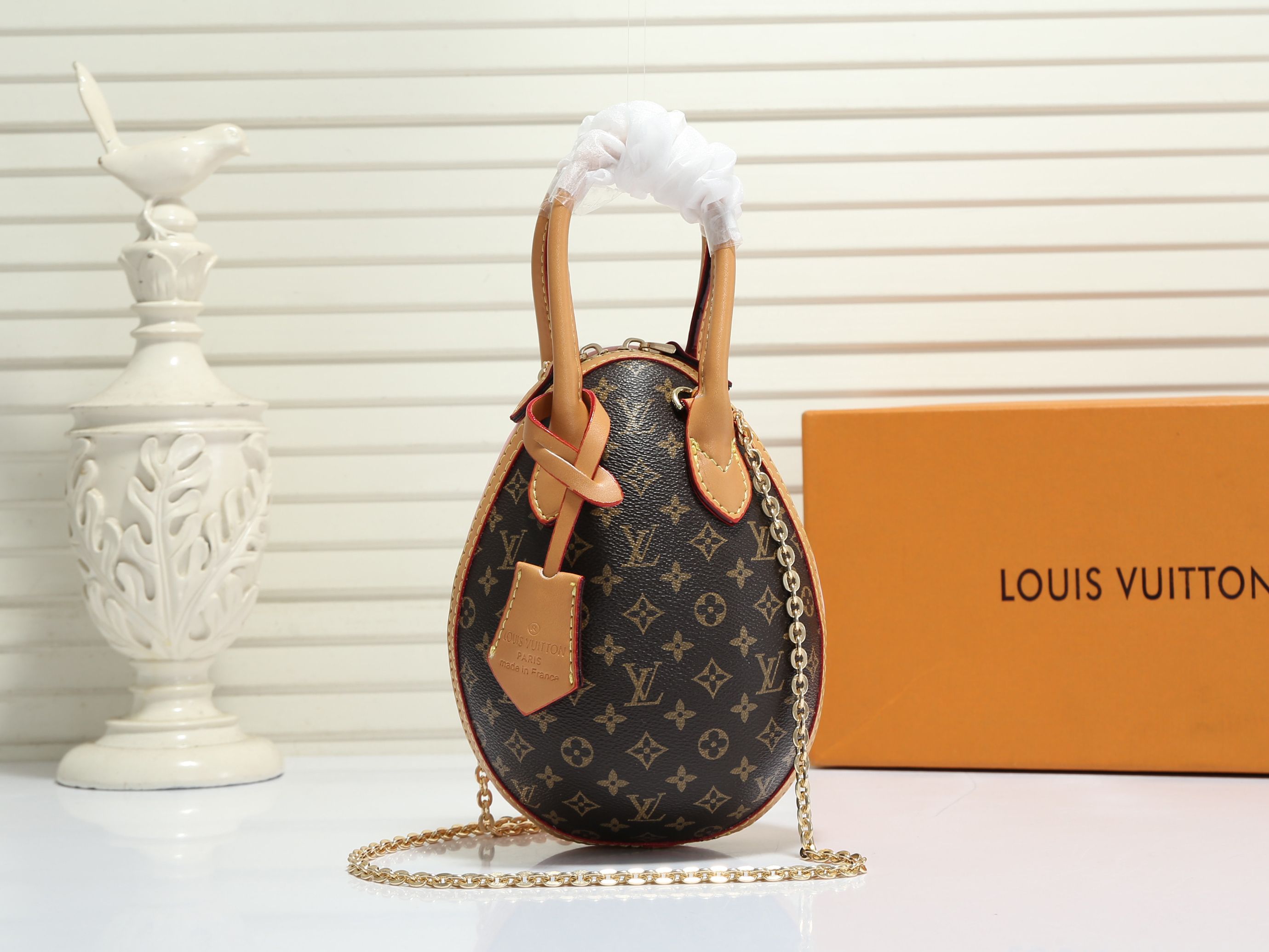 กระเป๋า lv egg 8 นิ้ว