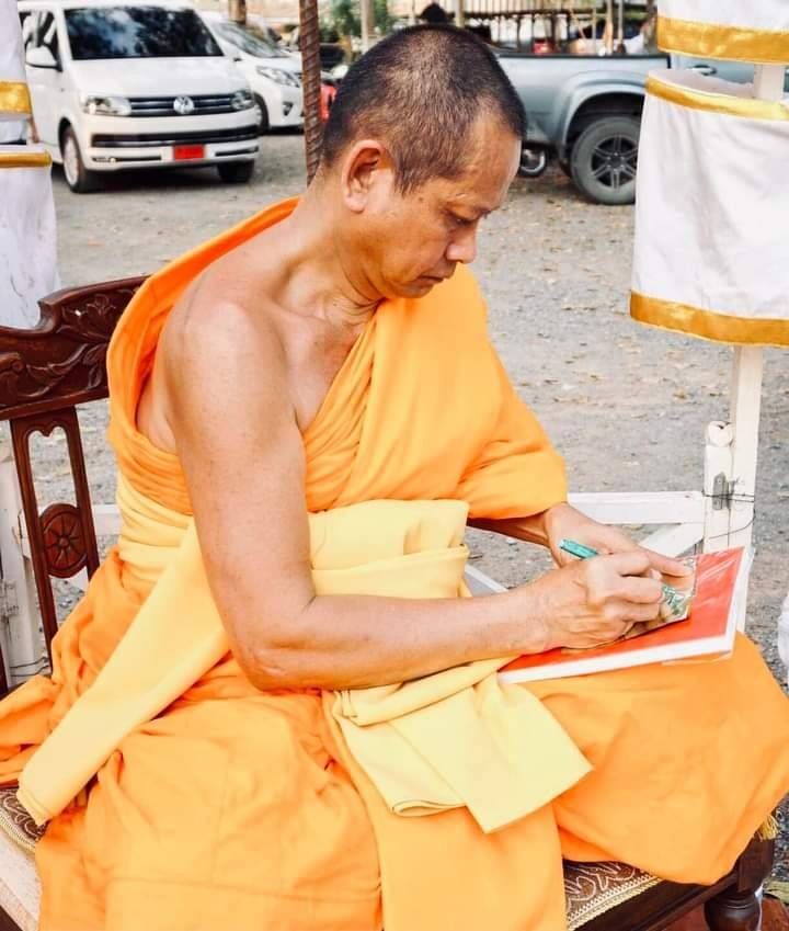 พระกริ่ง หลวงพ่อกวย ชุตินฺธโร (ฉายา "ชุ-ติน-ธะ-โร" ของ หลวงพ่อกวย แปลว่าผู้ทรงไว้ซึ่งความรุ่งเรือง ) รุ่นแรก เนื้อทองลำอู่+เนื้อชนวน (ชุดกรรมการ) ปี2565 #รับประกันแท้ - หลวงพ่อกวย วัดโฆสิตาราม