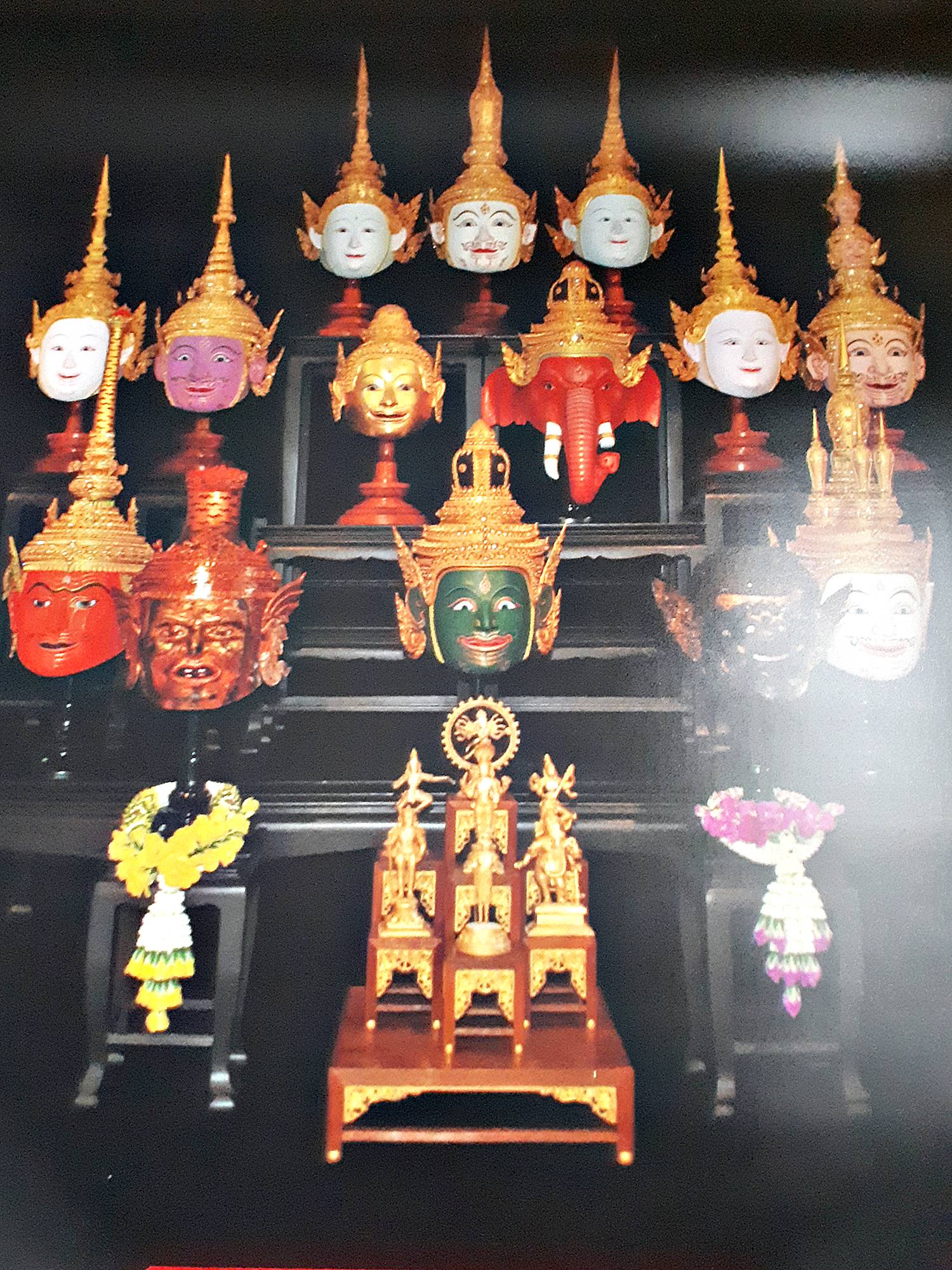 รูปภาพ ชุดหัวโขน ศรีษะครู แทนครู ขนาด16x20นิ้ว (ท่านอาจารย์พราหมณ์โชดก นำเข้าพิธีใหญ่ในงานไหว้ครู 2561)