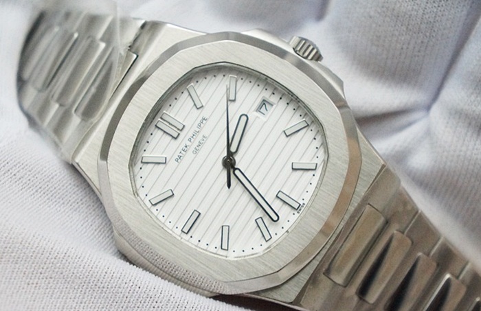 นาฬิกา patek philippe nautilus 5711/1A เกรด Mirror หน้าปัดสีขาว งานอย่างเทพ