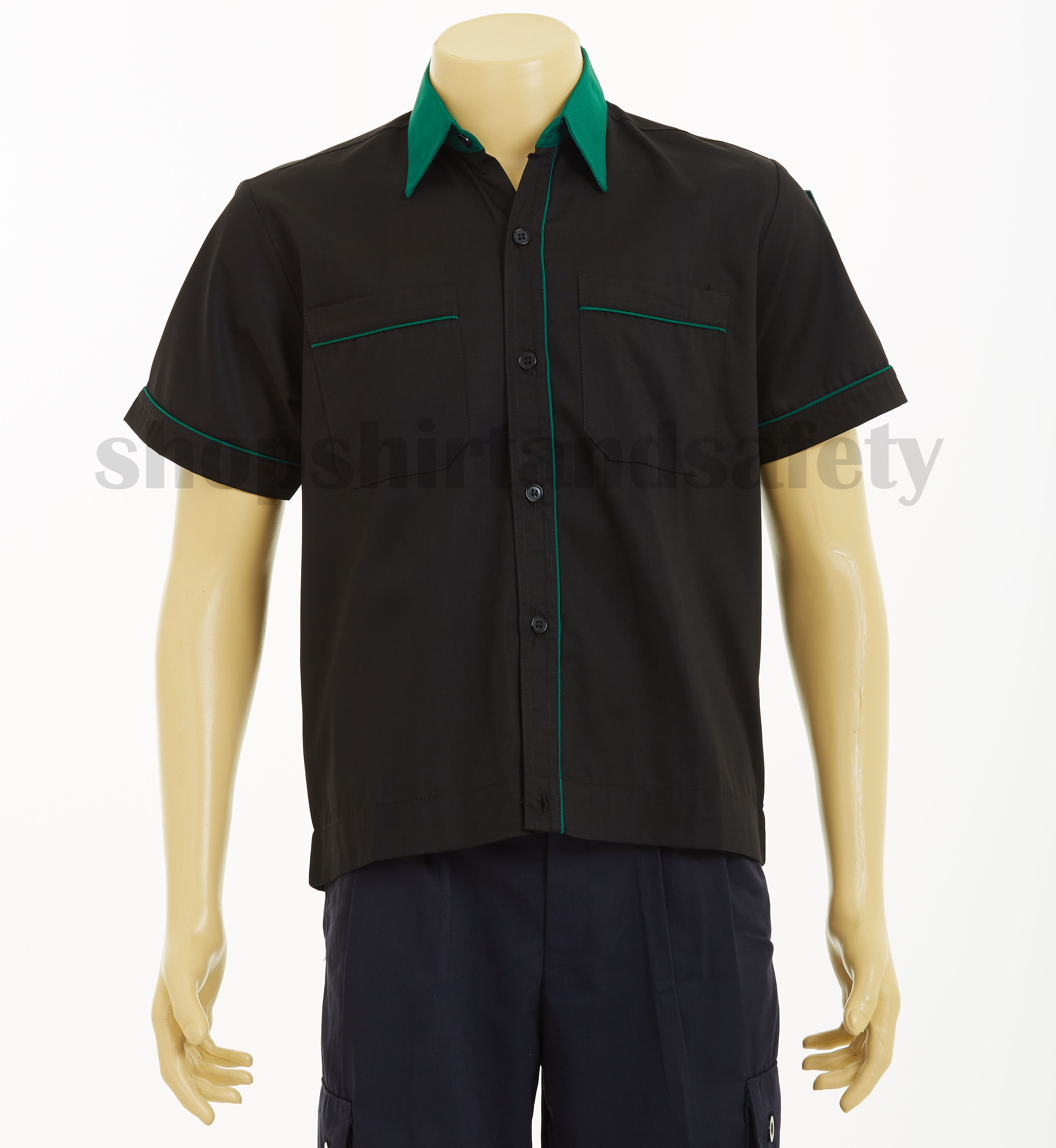 เสื้อช็อปแขนสั้นแบบดำกุ้นเขียวเข้ม