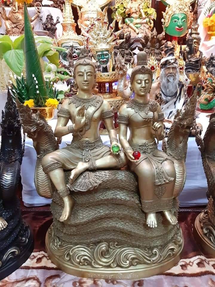 รูปหล่อ พญานาคราชคู่ (ท่านปู่นาคา-ปู่ศรีสุทโธ ท่านยานาคี-ศรีปทุมวัน) นั่งบัลลังก์ เนื้อโลหะทองเหลือง (หน้าตัก 9นิ้ว)
