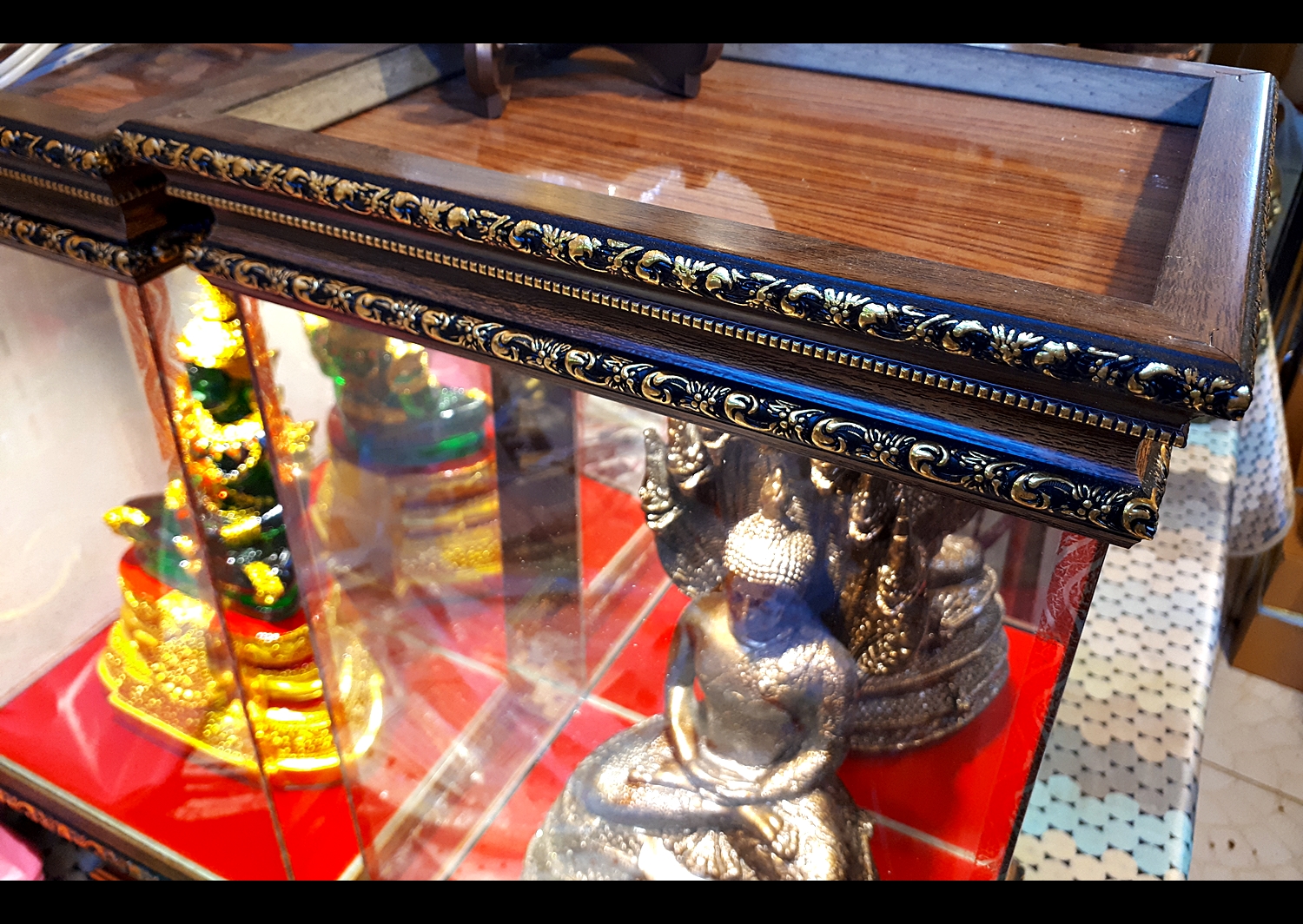 ตู้กระจก แบบมีไฟ ครอบแก้ว ใส่พระพุทธรูป วัตถุมงคล