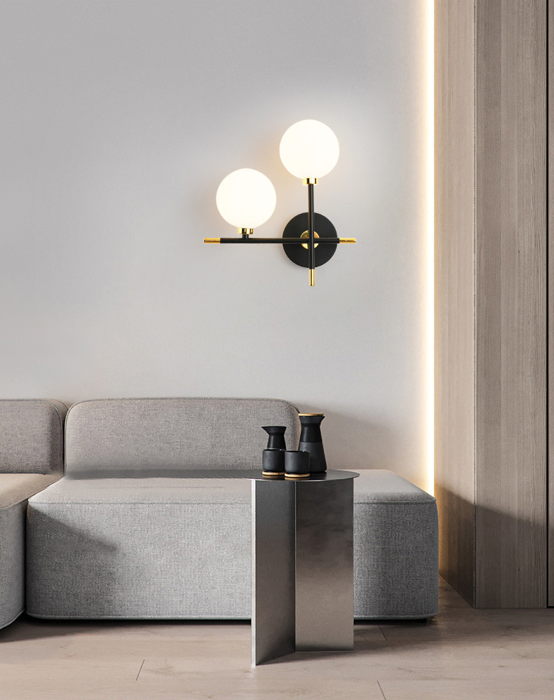 โคมไฟติดผนังภายในโครงเหล็กสีดำทองโป๊ะแก้วทรงกลม 2 ดวง [BD8841]