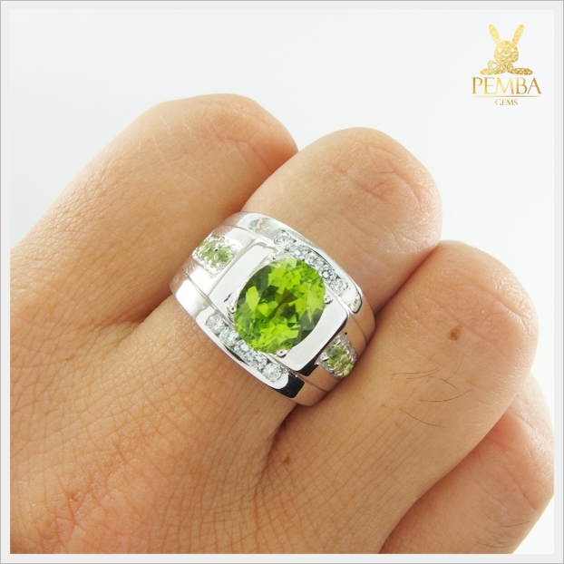 แหวนเพริดอตแท้ สีเขียวสด เงินแท้925 ชุบทองคำขาว ไซส์ใหญ่หายาก