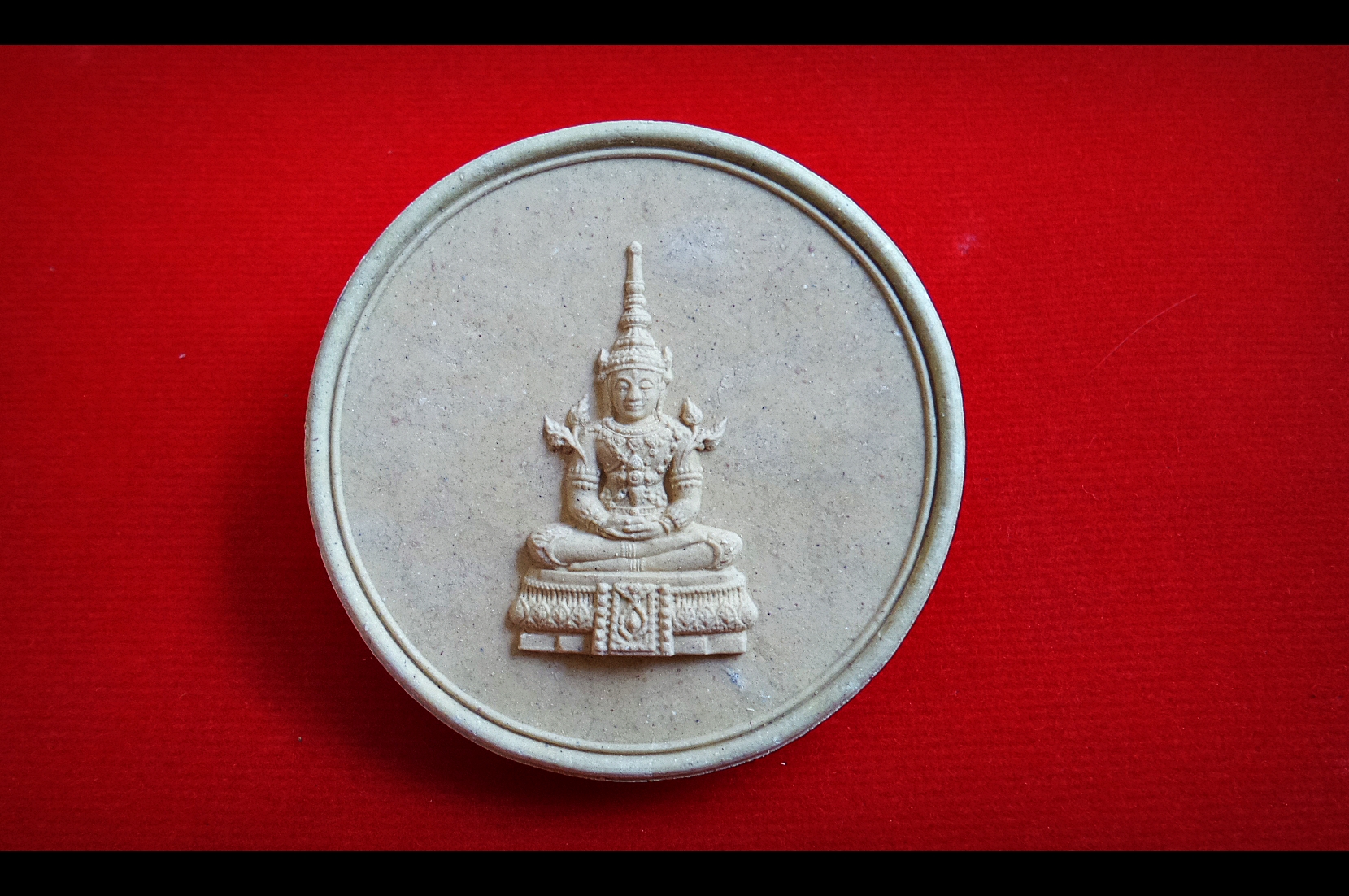 พ่อครูปู่ฤๅษี พระพิราพ หลัง พระพุทธรูปทรงเครื่องจักรพรรดิราช พ่อครูพระอาจารย์ศิริพงศ์