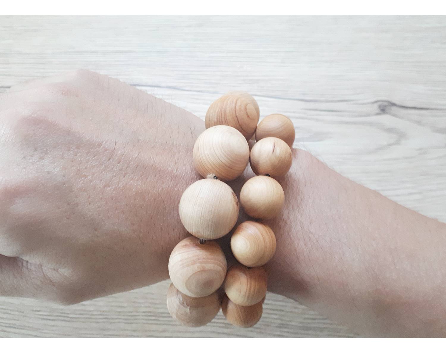 ้ประคำ ข้อมือ เนื้อไม้หอม (เม็ดเล็ก 12เม็ด) (ขายปลีก ขายส่ง)