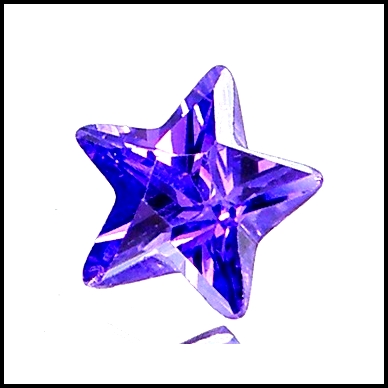***พลอยอเมติส Amythyst เป็นพลอยเนื้ออ่อน รูปดาว น้ำหนัก 1.03กะรัต ขนาด 6.1x6.1x3.6 มิล เนื้อพลอยสีม่วงเข้มสวยสดใส ไฟดี รูปร่างสมส่วน เจียระไนแบบก้นเพชร
